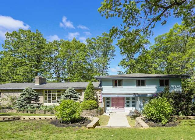 Property at 127 Peele Rd, Nashua, NH 03062, 3 beds, 3 baths