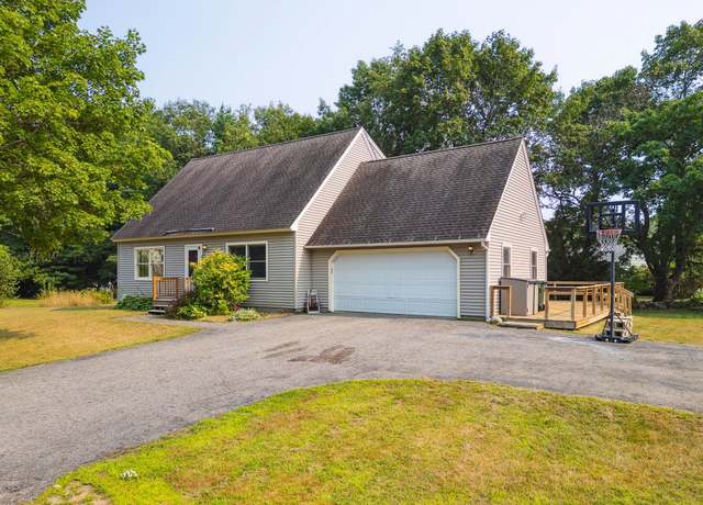 Property at 25 Clearwater Pl, Laconia, NH 03246, 3 beds, 2 baths