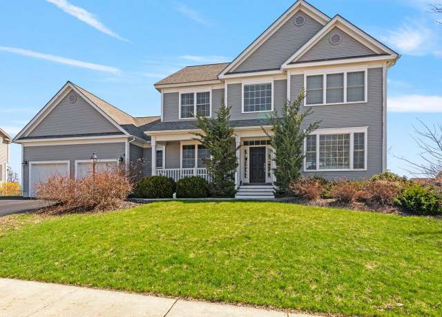 Property at 35 Royal Dr, South Burlington, VT 05403, 4 beds, 3.5 baths