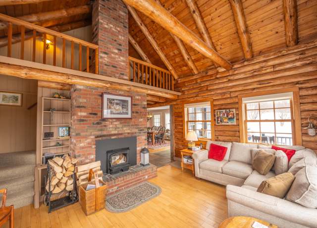 Property at 15 Wilmington Hts, Wilmington, VT 05363, 3 beds, 2.5 baths