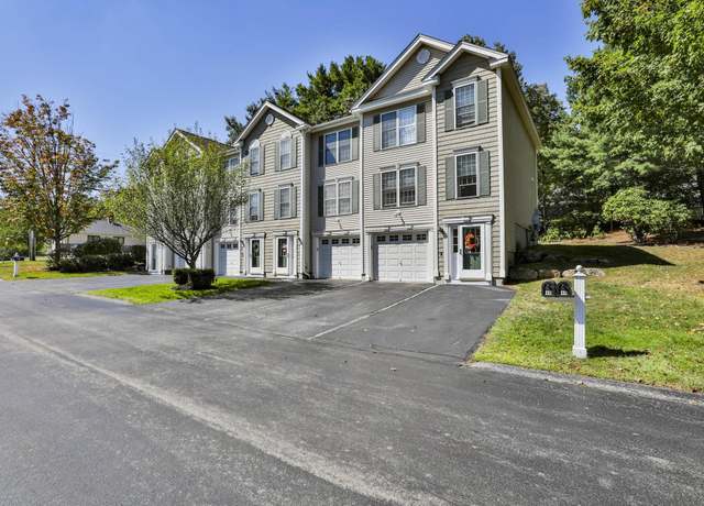 Property at 17 Eastwood Way, Manchester, NH 03109, 2 beds, 1.5 baths