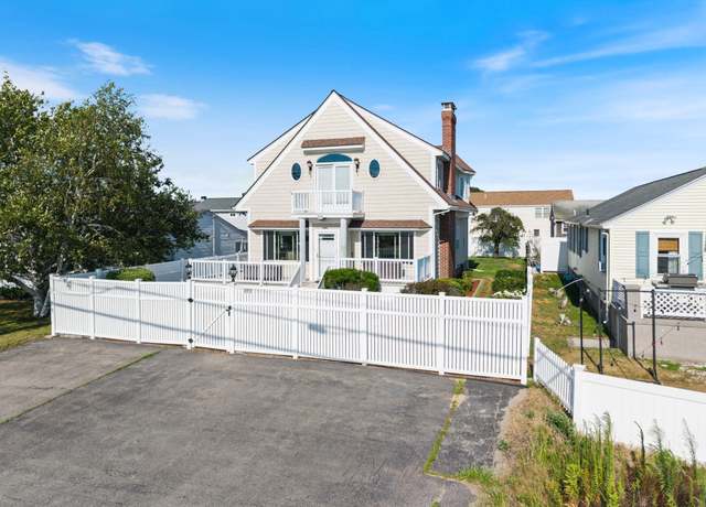 Property at 539 Ocean Blvd, Seabrook, NH 03874, 4 beds, 3 baths