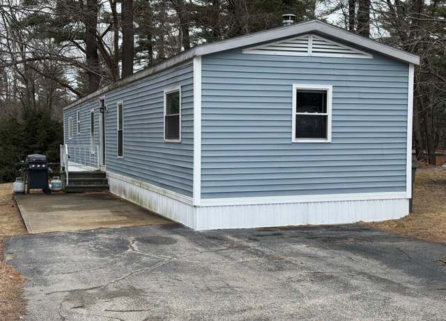 Property at 22 Embassy Ave, Hooksett, NH 03106, 2 beds, 1.5 baths
