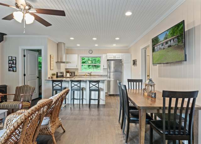 Property at 681 Patton Shore Rd, Franklin, VT 05457, 4 beds, 2 baths