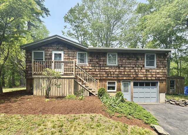 Property at 111 Norton Rd, Kittery, ME 03904, 3 beds, 1.5 baths