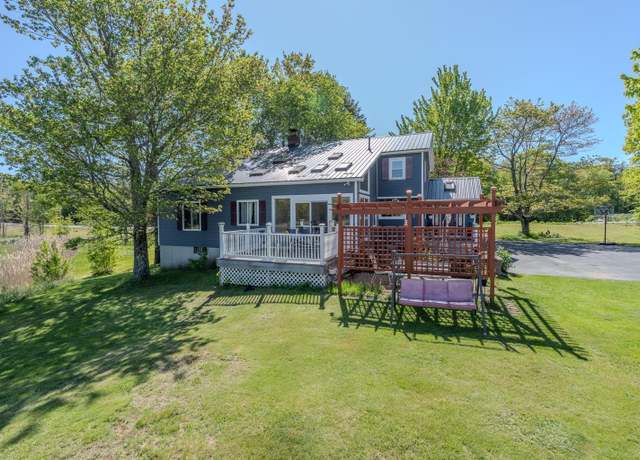 Property at 140 Mountain View Rd, Deerfield, NH 03037, 6 beds, 2.5 baths