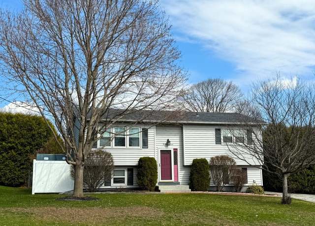 Property at 27 Hillcrest Rd, Rutland City, VT 05701, 3 beds, 2 baths