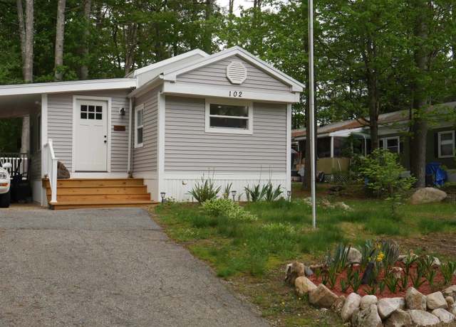 Property at 102 Boxwood Ln, Raymond, NH 03077, 3 beds, 1.5 baths