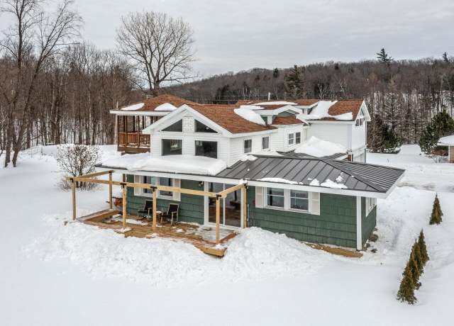 Property at 59 Pinewood Dr, St. Albans City, VT 05478, 3 beds, 2 baths