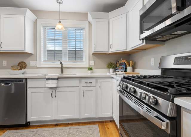 Property at 1 Currant Ln, Hooksett, NH 03106, 2 beds, 2 baths