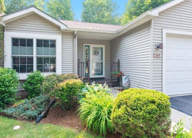Property at 124 Honeysuckle Ln, Williston, VT 05495, 3 beds, 2.5 baths