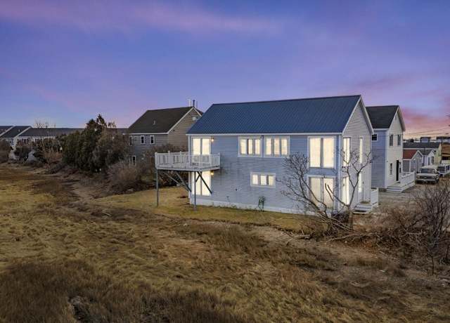 Property at 16 Bruce St, Hampton, NH 03842, 2 beds, 2 baths