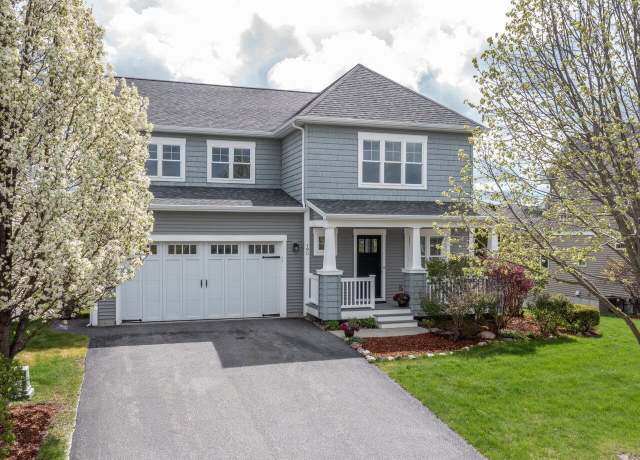 Property at 190 Braeburn St, South Burlington, VT 05403, 4 beds, 3.5 baths