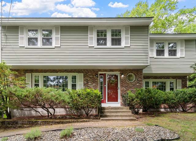 Property at 5 Christian Dr, Nashua, NH 03063, 4 beds, 2.5 baths