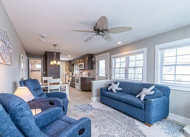 Property at 17 Cole St #2, Hampton, NH 03874, 2 beds, 1 bath