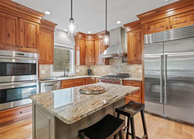 Property at 79 Flume Rd, Lincoln, NH 03251, 5 beds, 4 baths