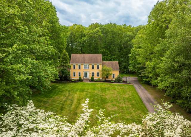 Property at 8 Briarwood Dr, Salem, NH 03079, 4 beds, 2.5 baths