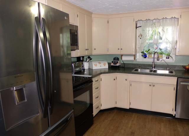 Property at 162 Gilford Ave, Laconia, NH 03246, 4 beds, 1.5 baths