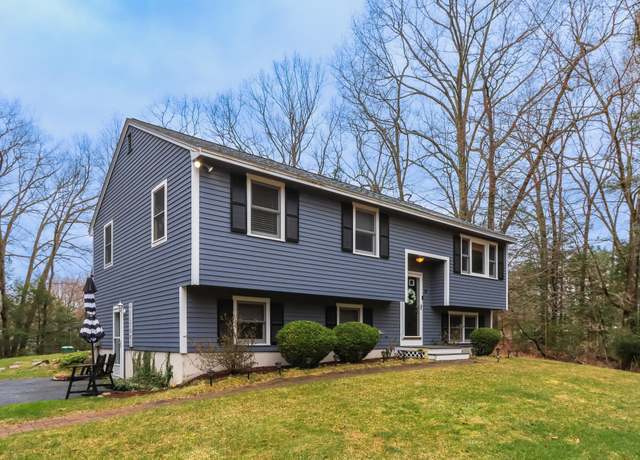 Property at 14 Settlers Ln, Derry, NH 03038, 3 beds, 2.5 baths