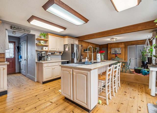 Property at 837 Lake St, Bristol, NH 03222, 4 beds, 3.5 baths