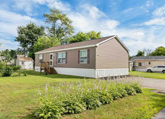 Property at 9 Longmeadow Dr, Concord, NH 03301, 3 beds, 2 baths