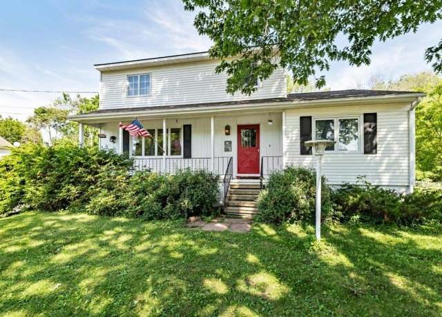 Property at 19 Adams St, Saint Albans, VT 05478, 3 beds, 2.5 baths