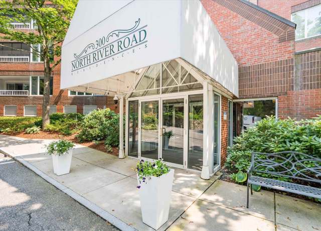 Property at 300 River Rd #108, Manchester, NH 03104, 1 bed, 1.5 baths