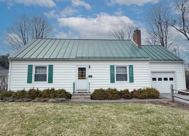 Property at 3 Wenonah Ave, Essex Junction, VT 05452, 3 beds, 1.5 baths