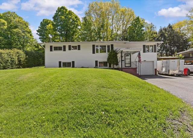 Property at 17 Woodland Dr, Barre City, VT 05641, 4 beds, 2.5 baths