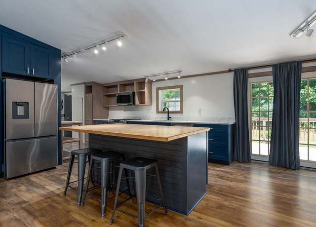 Property at 10 Stacey Dr, Contoocook, NH 03229, 3 beds, 2 baths