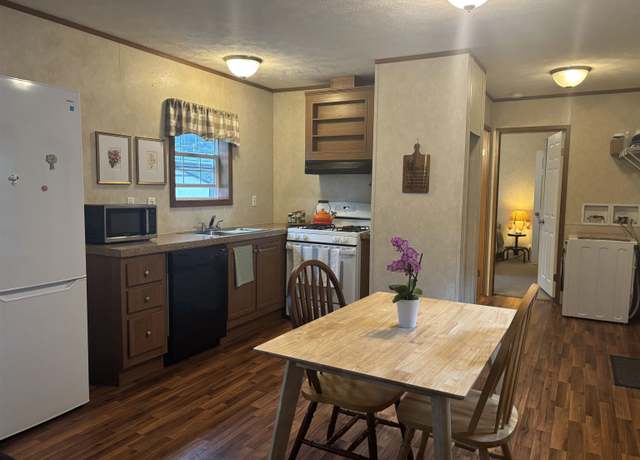 Property at 139 Rockingham Rd #11, Derry, NH 03038, 3 beds, 1 bath