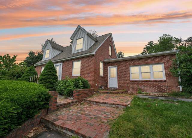 Property at 20 Cross St, Salem, NH 03079, 3 beds, 1.5 baths
