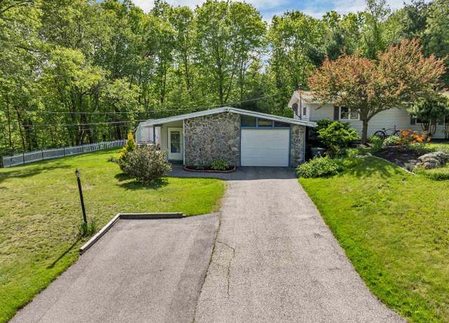 Property at 4 Johns Dr Unit A, Hooksett, NH 03106, 2 beds, 1 bath