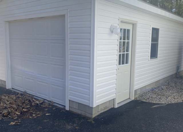 Property at 10 Granite Ln, Wolfeboro, NH 03894, 3 beds, 2 baths