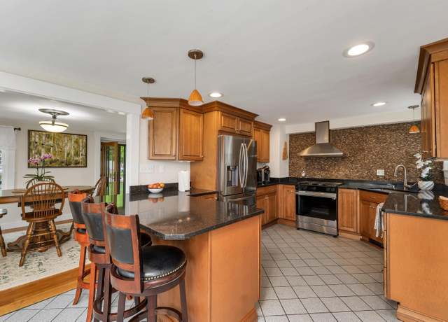 Property at 163 Ocean Rd, Portsmouth, NH 03801, 4 beds, 2.5 baths