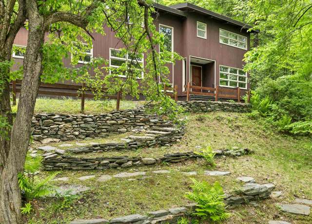 Property at 28 Rayton Rd, Hanover, NH 03755, 4 beds, 3 baths