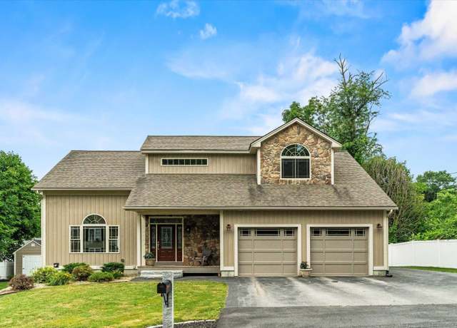 Property at 81 Holly St, Goffstown, NH 03045-1342, 4 beds, 2.5 baths