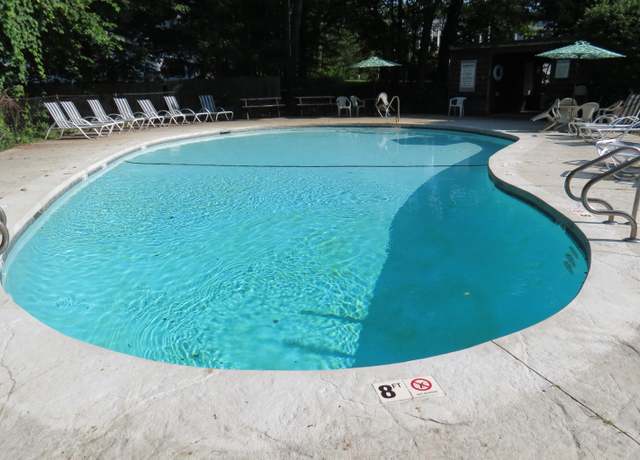 Property at 17 Midridge Cir, Londonderry, NH 03053, 2 beds, 1.5 baths