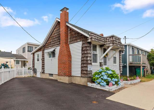 Property at 31 Highland Ave, Hampton, NH 03842, 2 beds, 1 bath