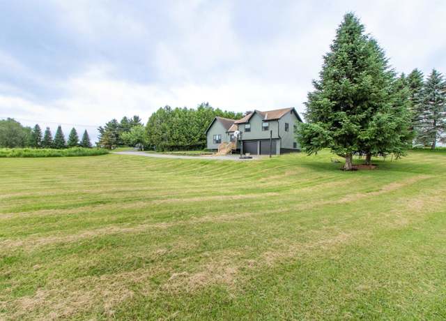 Property at 287 Lakeview Dr, Derby, VT 05829, 3 beds, 2 baths