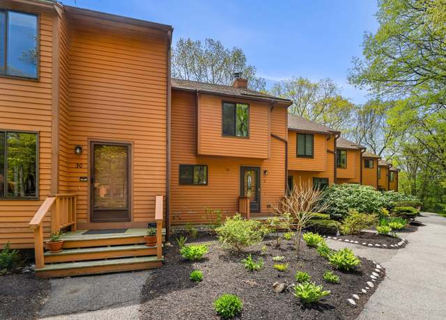 Property at 36 Dunvegan Woods Dr, Hampton, NH 03842, 3 beds, 1.5 baths