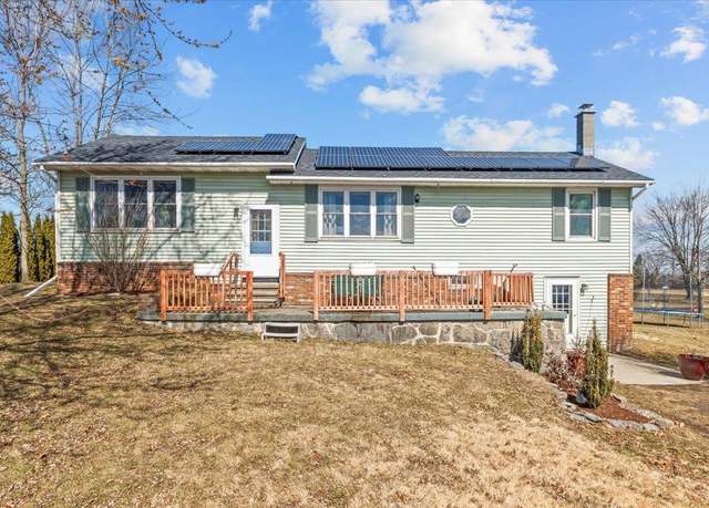 Property at 60 Cedar Dr, Addison, VT 05491, 3 beds, 2 baths