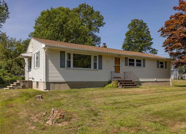 Property at 4 Spinney Ave, Plaistow, NH 03865, 3 beds, 1.5 baths