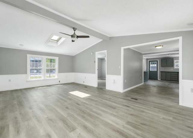Property at 29 Eagle Dr, Rochester, NH 03868, 3 beds, 2 baths