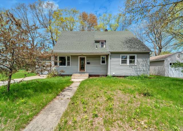 Property at 127 Edgemoor Dr, Burlington, VT 05408, 4 beds, 2 baths