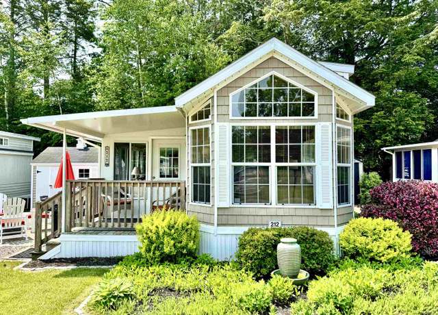 Property at 430 Post Rd #212, Wells, ME 04090, 2 beds, 1 bath