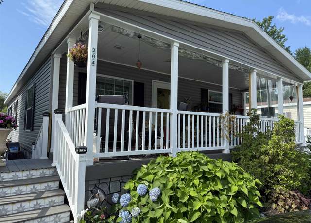Property at 204 RobinHood Dr, Exeter, NH 03833, 3 beds, 2 baths