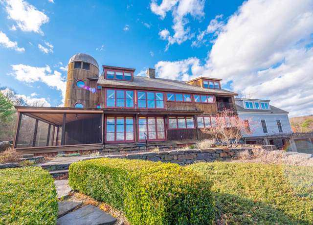 Property at 1324 Middle Rd, Dummerston, VT 05301, 7 beds, 7.5 baths