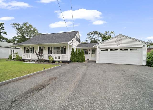 Property at 92 Gillis St, Nashua, NH 03060, 3 beds, 2.5 baths