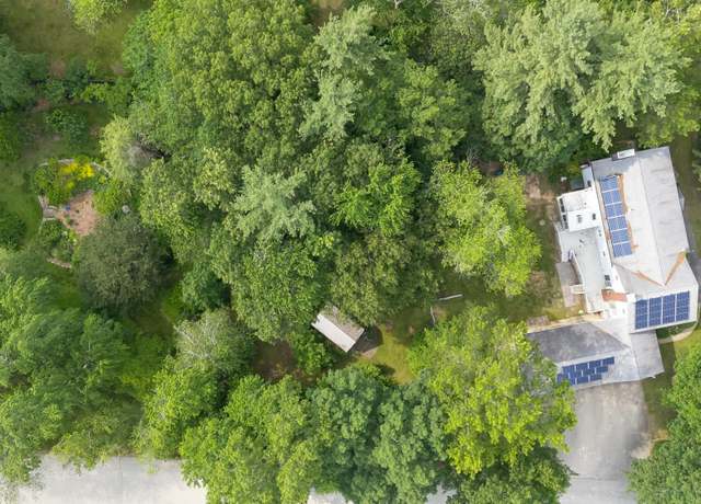 Property at 11 Robin Dr, Hudson, NH 03051, 5 beds, 4 baths